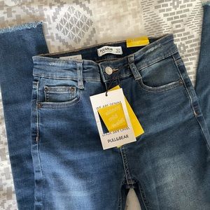 PULL&BEAR skinny mid waist jeans. Size 4 (26) fits like a 2. NEW WITH TAGS